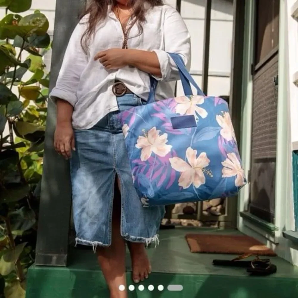 Aloha Collection Day Tripper Tote Bag Adrift Serene Hibiscus Floral Print Blue
